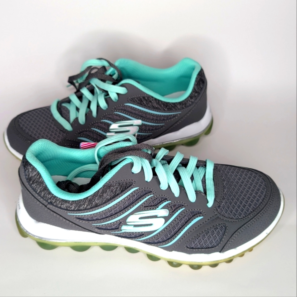 NIB.Skechers Gray & Green Sneakers. City-Love Size 6. Memory Foam.